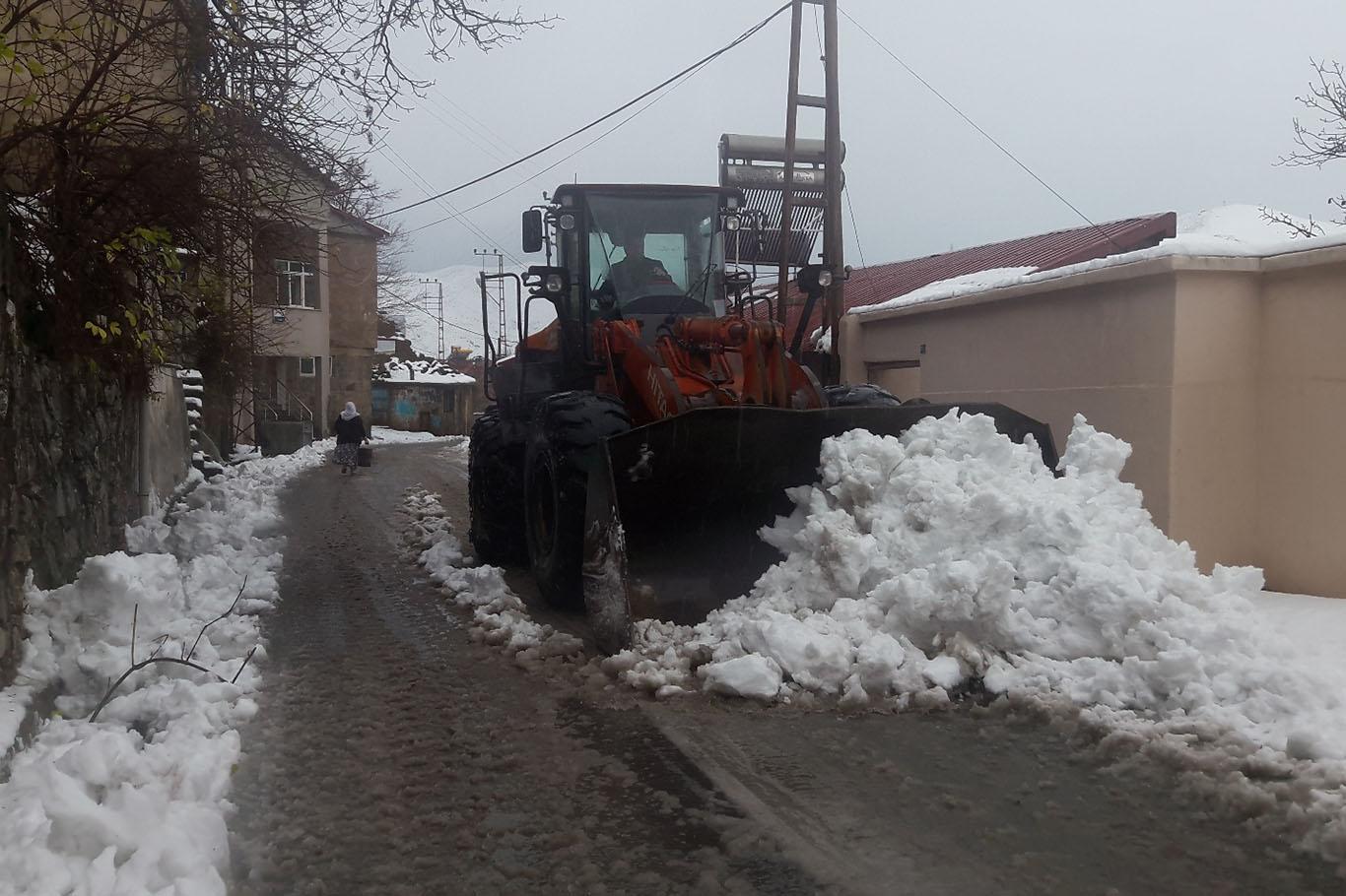 Bitlis’te 76 köy yolu ulaşıma kapandı